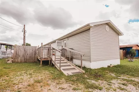 43 Thorn St, Parkersburg, WV 26101