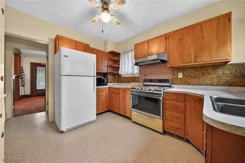 Kitchen - 1936 E 45th St, Ashtabula, OH 44004 photo 2 of 2