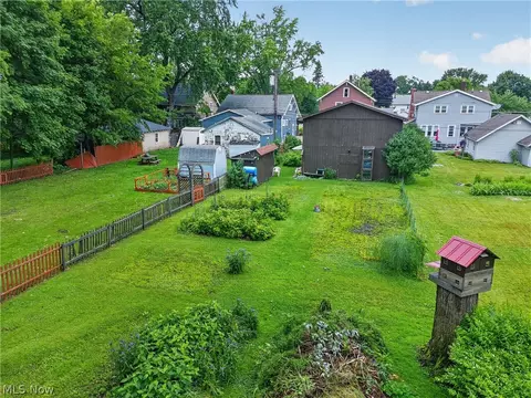 Exterior - 1936 E 45th St, Ashtabula, OH 44004 photo 10 of 11