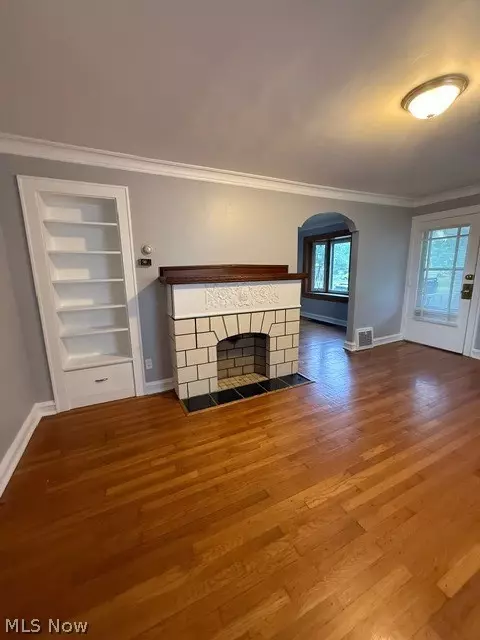 Living - 52 Meadowbrook Ave, Boardman, OH 44512 photo 2 of 3