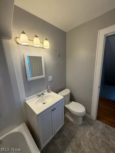 Bath - 52 Meadowbrook Ave, Boardman, OH 44512 photo 2 of 2