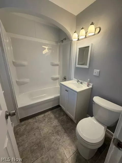 Bath - 52 Meadowbrook Ave, Boardman, OH 44512 photo 1 of 2