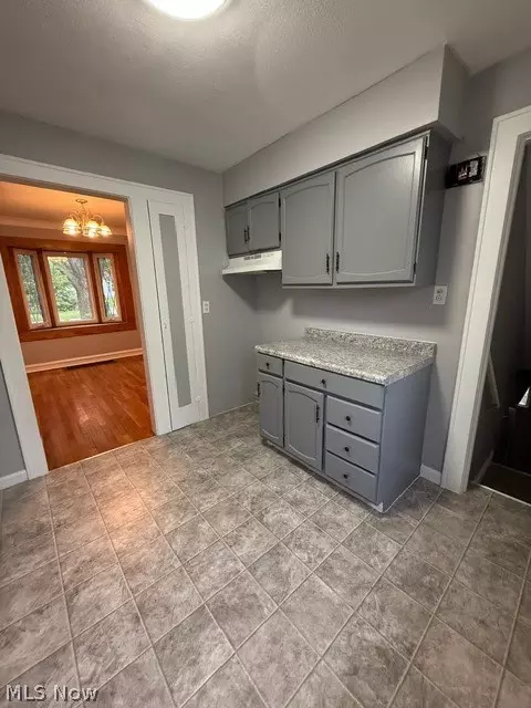 Entry Way - 52 Meadowbrook Ave, Boardman, OH 44512 photo 3 of 7