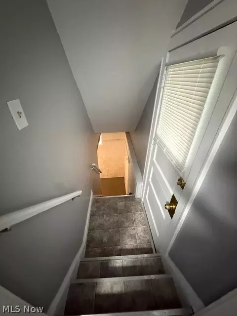 Entry Way - 52 Meadowbrook Ave, Boardman, OH 44512 photo 7 of 7