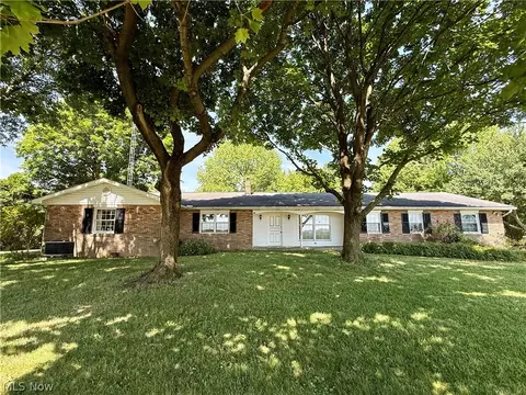 6025 California Ave, Louisville, OH 44641
