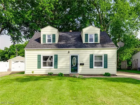 1436 Curtis Ave, Cuyahoga Falls, OH 44221