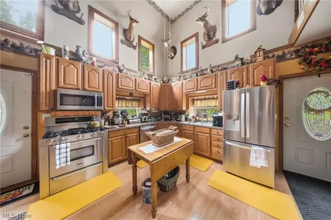 Kitchen - 5292 Rolling River Rd, Cairo, WV 26337 photo 2 of 5
