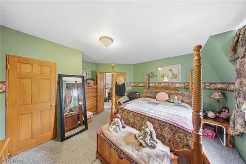 Bedroom - 5292 Rolling River Rd, Cairo, WV 26337 photo 2 of 4