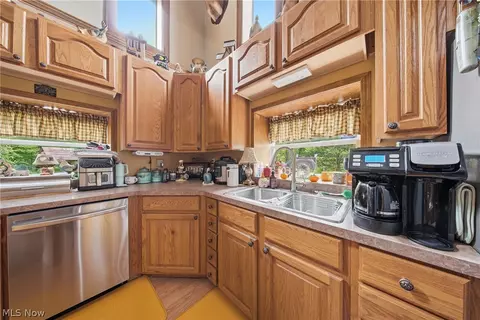 Kitchen - 5292 Rolling River Rd, Cairo, WV 26337 photo 5 of 5