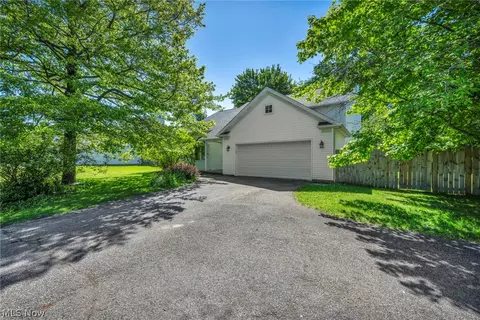 9842 Johnnycake Ridge Rd, Mentor, OH 44060