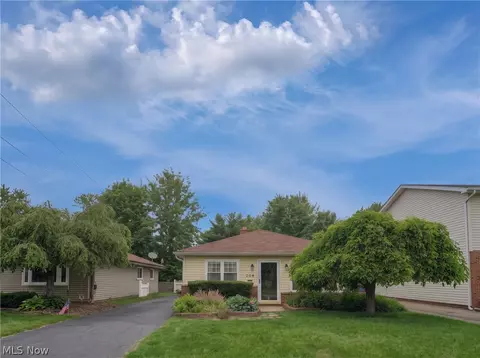 294 Plymouth Rd, Eastlake, OH 44095