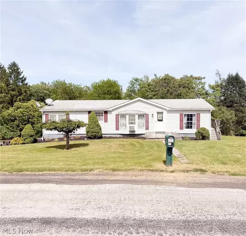 1387 Tope Rd, New Cumberland, WV 26047