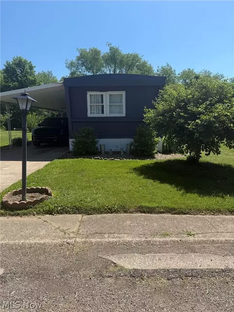 54 Thomas Blvd NW, Massillon, OH 44647