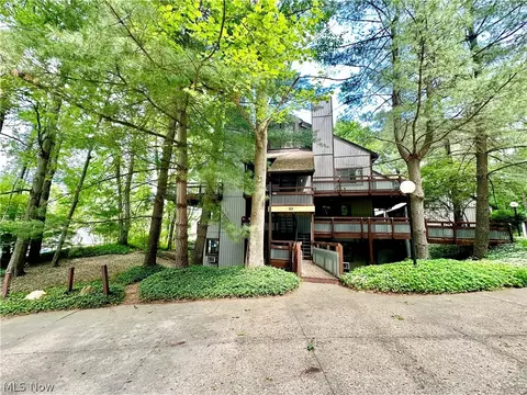 2193 Pinebrook Trl, Cuyahoga Falls, OH 44223