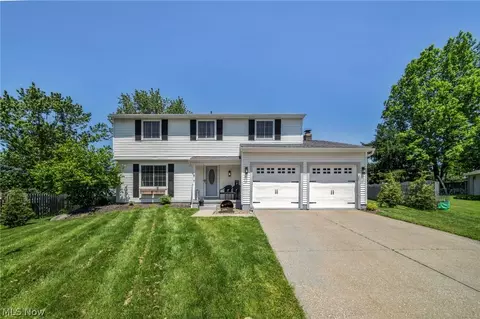 817 Glencairn Ln, Brunswick, OH 44212