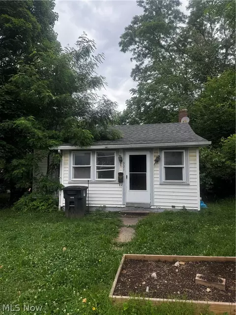 901 Munson St, Akron, OH 44305