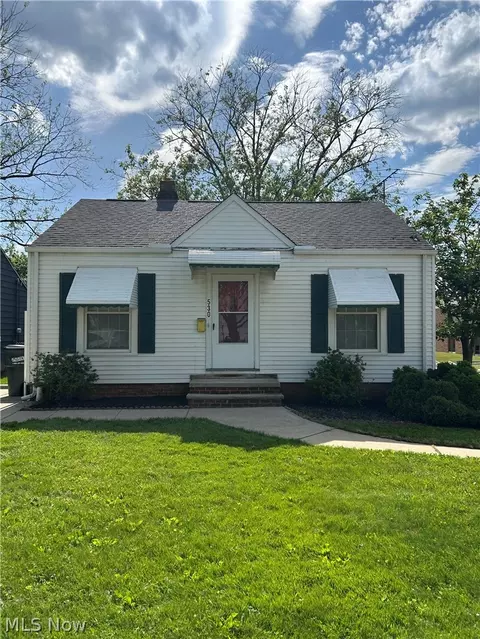530 Darlington Dr, Bedford, OH 44146