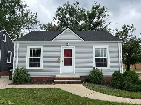 530 Darlington Dr, Bedford, OH 44146