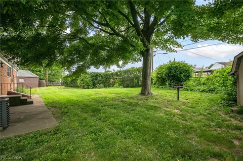Exterior - 3816 Root Ave NE, Canton, OH 44705 photo 7 of 10