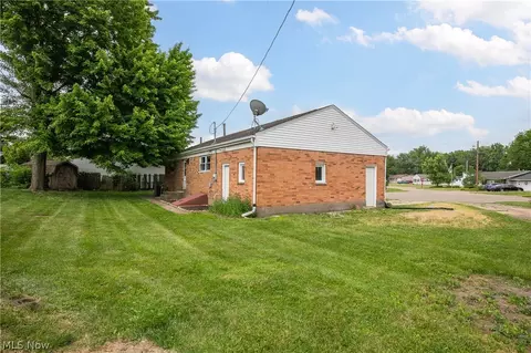 Exterior - 3816 Root Ave NE, Canton, OH 44705 photo 9 of 10