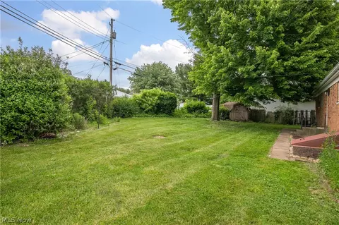 Exterior - 3816 Root Ave NE, Canton, OH 44705 photo 4 of 10