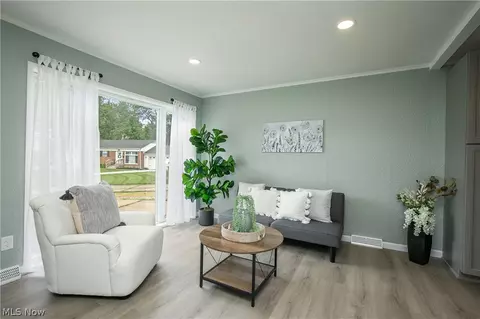 Living - 3816 Root Ave NE, Canton, OH 44705 photo 2 of 3