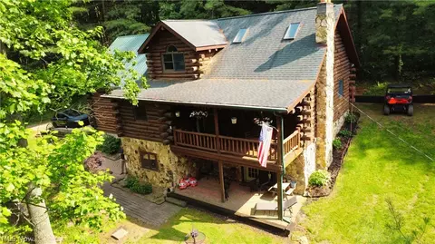 5906 Schilling Hill Rd NW, New Philadelphia, OH 44663