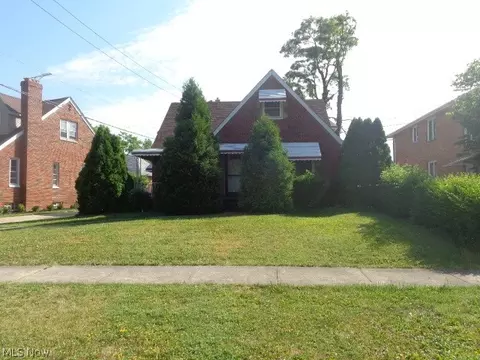 6237 Chestnut Hills Dr, Parma, OH 44129