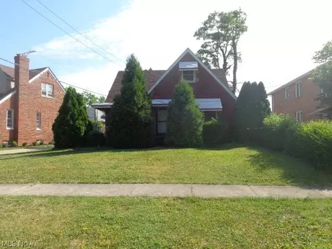 6237 Chestnut Hills Dr, Parma, OH 44129