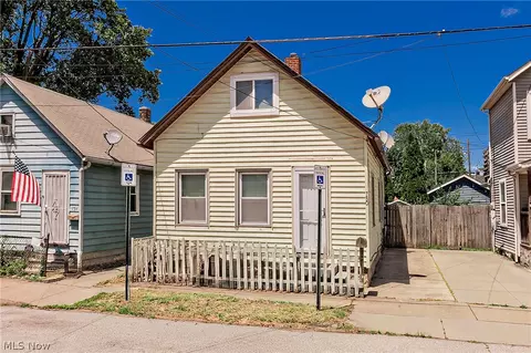 750 Brayton Ave, Cleveland, OH 44113