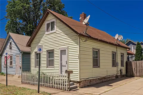 750 Brayton Ave, Cleveland, OH 44113