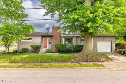 1925 Quayle Dr, Akron, OH 44312