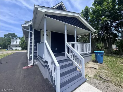 Exterior - 120 E 32nd St, Lorain, OH 44055 photo 2 of 10