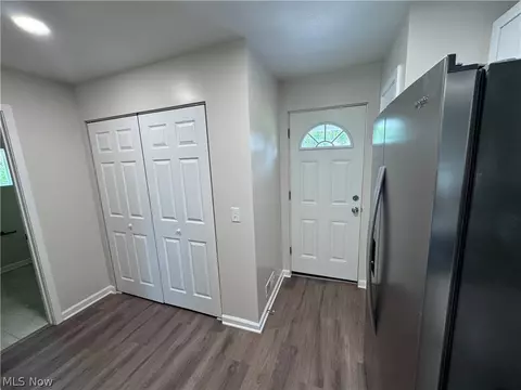 Entry Way - 120 E 32nd St, Lorain, OH 44055 photo 7 of 9