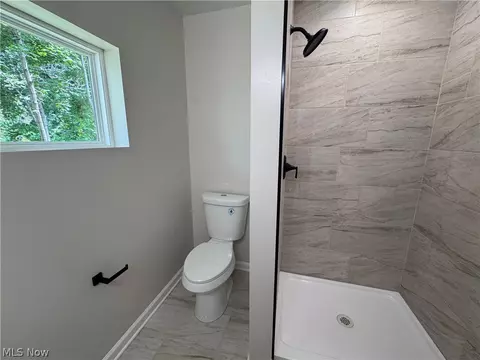 Bath - 120 E 32nd St, Lorain, OH 44055 photo 5 of 6