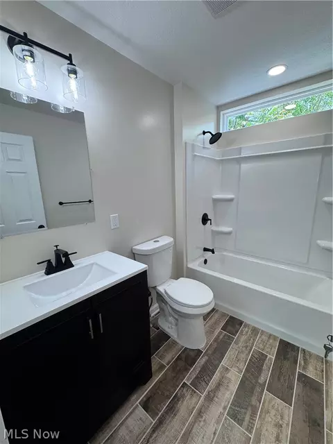 Bath - 120 E 32nd St, Lorain, OH 44055 photo 6 of 6