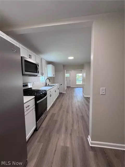 Entry Way - 120 E 32nd St, Lorain, OH 44055 photo 3 of 9