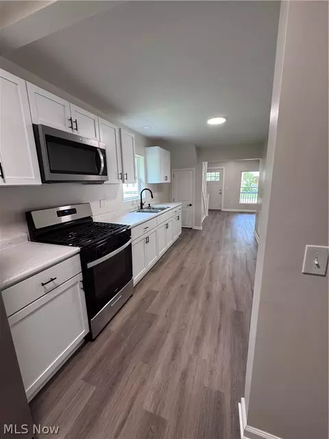 Entry Way - 120 E 32nd St, Lorain, OH 44055 photo 2 of 9