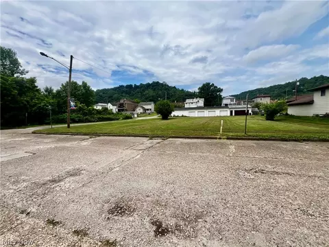 3 Rd St, Yorkville, OH 43971