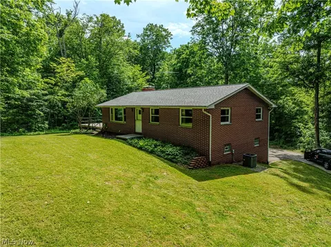5475 Parks Ave NE, Louisville, OH 44641