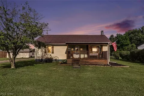 108 Washington St, Coshocton, OH 43812