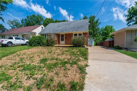 1703 41st St NW, Canton, OH 44709