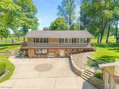 305 Hedgewood Dr, Akron, OH 44319