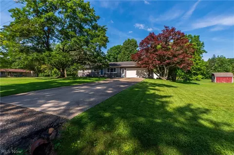 11255 Eleanor Ave NE, Hartville, OH 44632