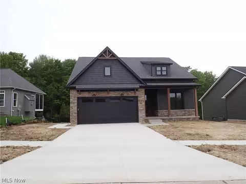 7069 Village Way Dr, Garrettsville, OH 44231