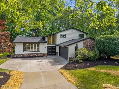 32650 Stony Brook Ln, Solon, OH 44139
