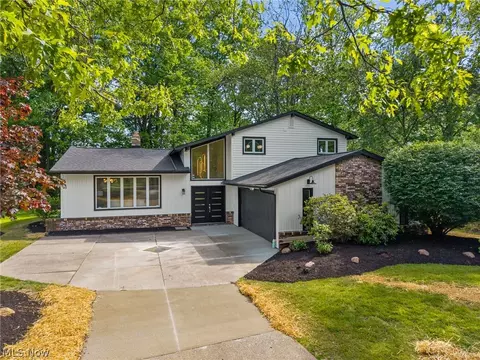 32650 Stony Brook Ln, Solon, OH 44139