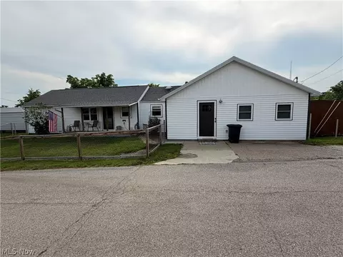 246 Red Peak Cir, Parkersburg, WV 26104