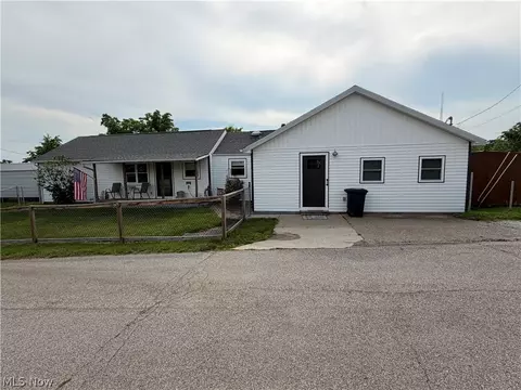 246 Red Peak Cir, Parkersburg, WV 26104