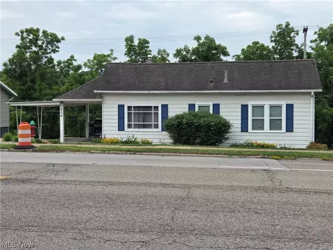208 W Main St, New Concord, OH 43762